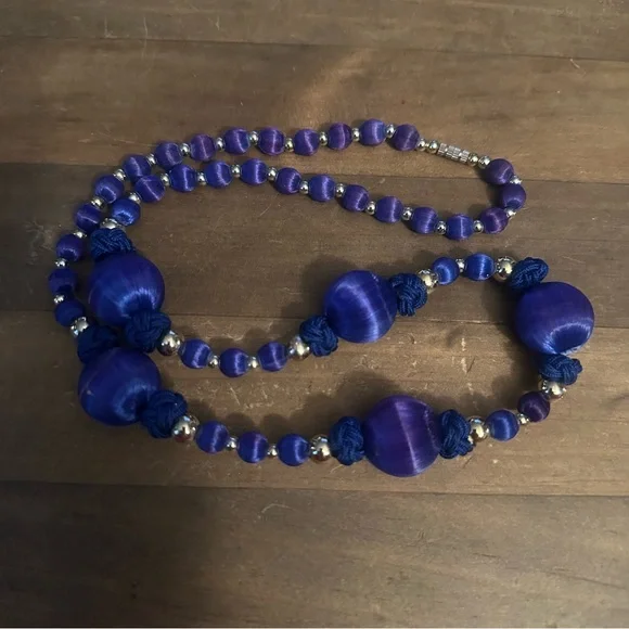 Vintage blue satin bead necklace - Picture 2 of 4